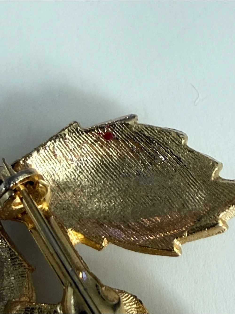 Vintage Gold-Tone Rose Brooch with Pearl Accent - Women Jewelry pin Classic